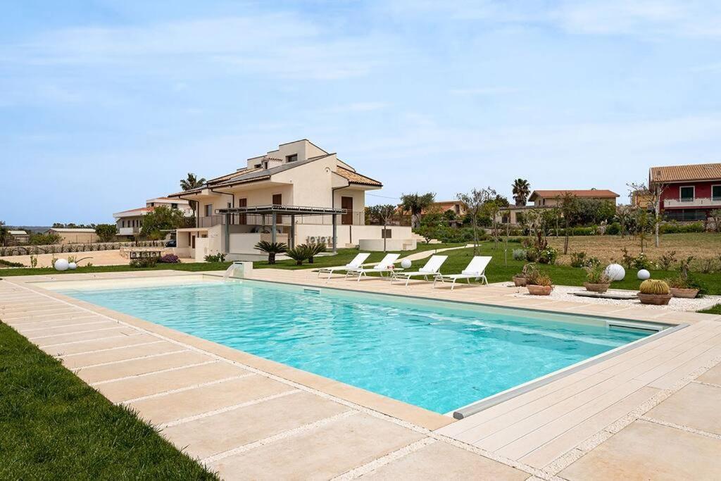 מודיקה Villa Paradiso With Private Pool, Bbq Area, Huge Garden And Free Parking מראה חיצוני תמונה